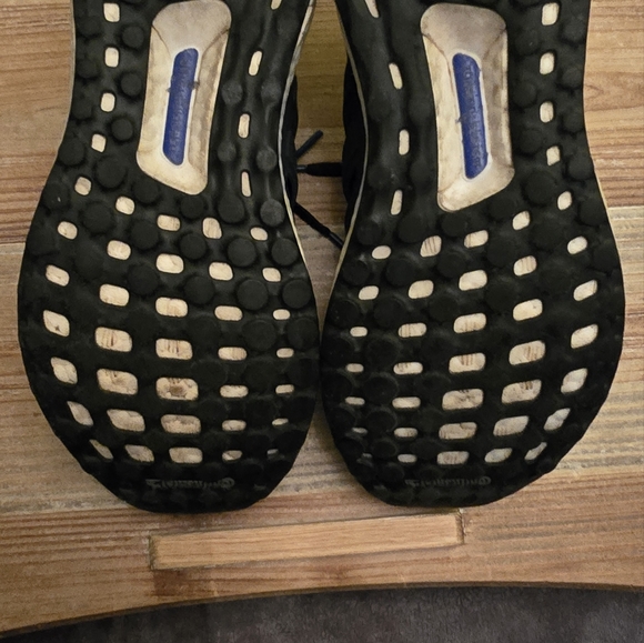 Adidas UltraBoost - Picture 2 of 7